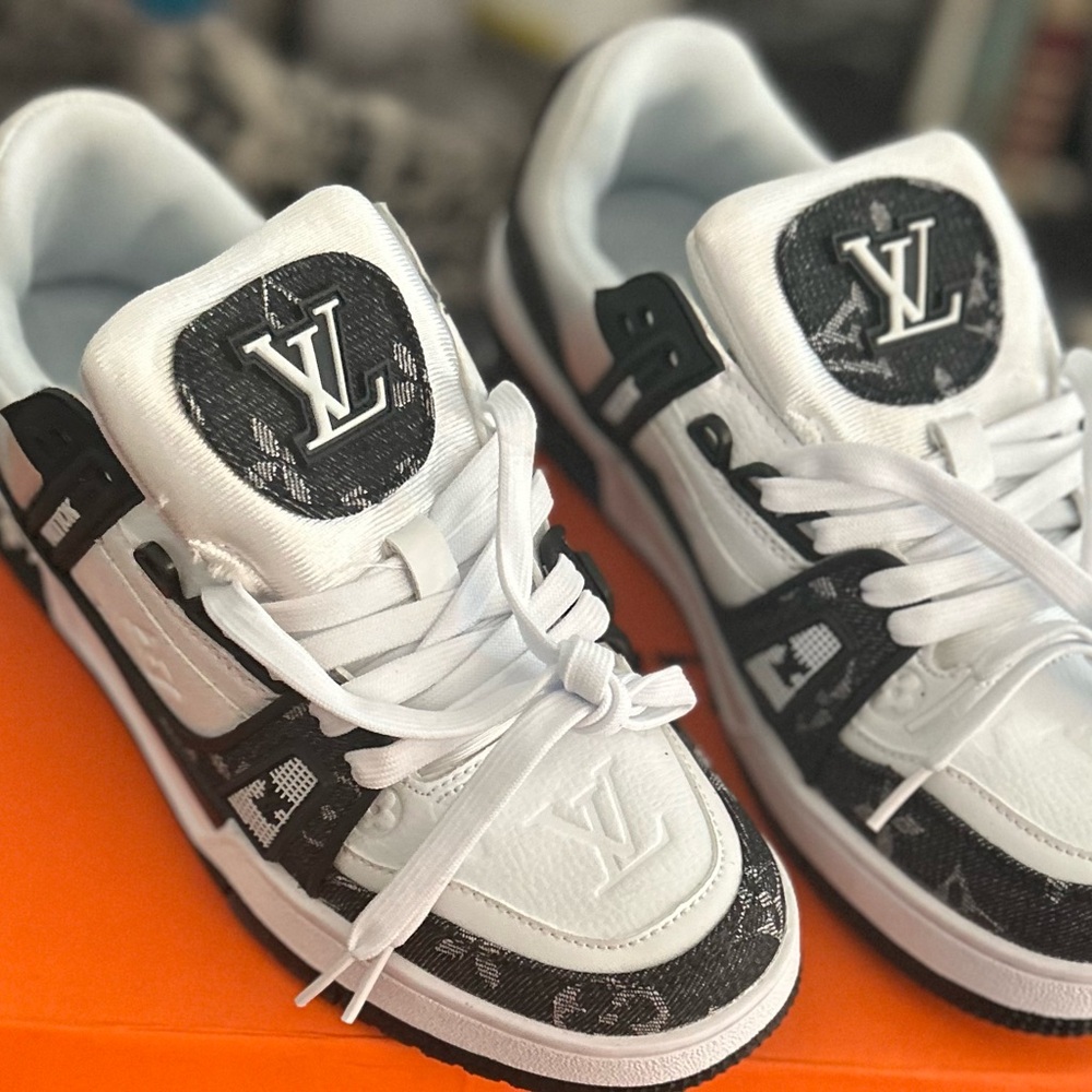 Louis Vuitton Black and White Sneakers Sleek Modern Design - Picture 2 of 5